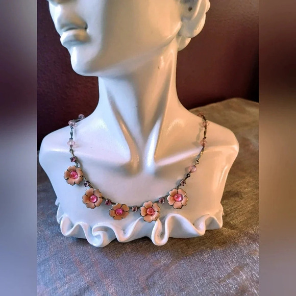 A Vintage Pink Primrose Crystal Flower Necklace - Picture 3 of 11